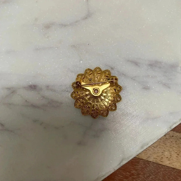 Vintage - Fun Miniature Cross Stitch Yellow Gold Tone Brooch - Picture 2 of 4